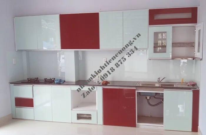 Mẫu tủ bếp nhôm kính treo tường Mẫu Tủ Bếp Nhôm Kính Sơn Tĩnh Điện Màu Trắng Sứ Đẹp Giá Rẻ