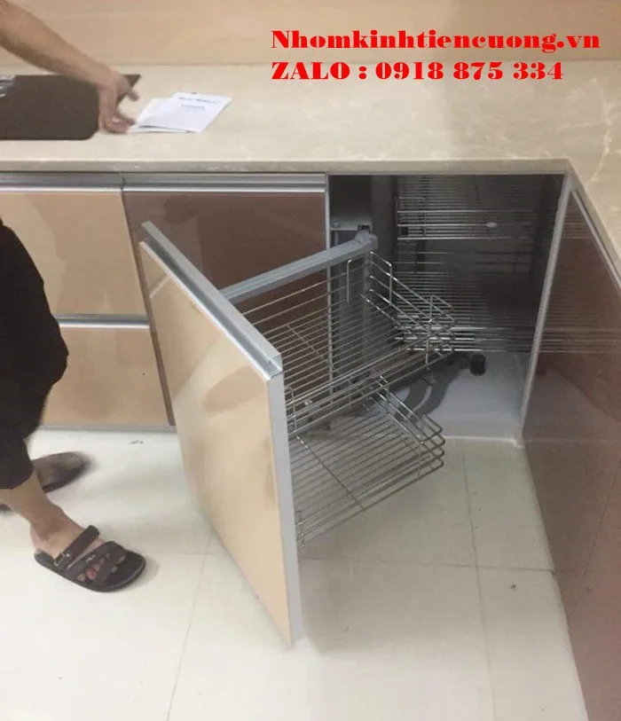 Tủ bếp nhôm kính đơn giản Mẫu Tủ Bếp Nhôm Kính Sơn Tĩnh Điện Màu Trắng Sứ Đẹp Giá Rẻ