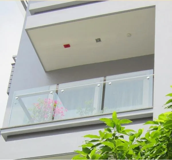 Thi công lan can kính cường lực 